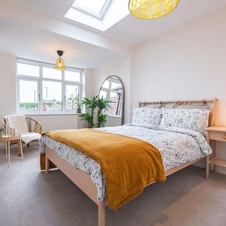 Nature Inspired Bungalow With 3 Rooms - 10 Mins From Manchester Airport Timperley Exterior foto