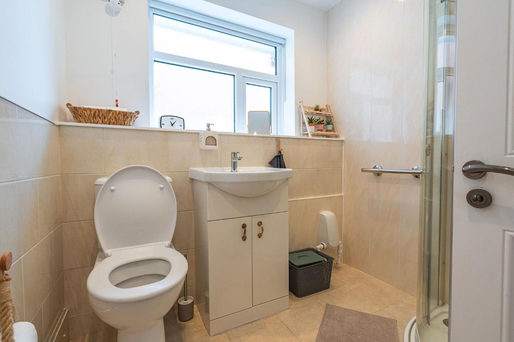Nature Inspired Bungalow With 3 Rooms - 10 Mins From Manchester Airport Timperley Exterior foto
