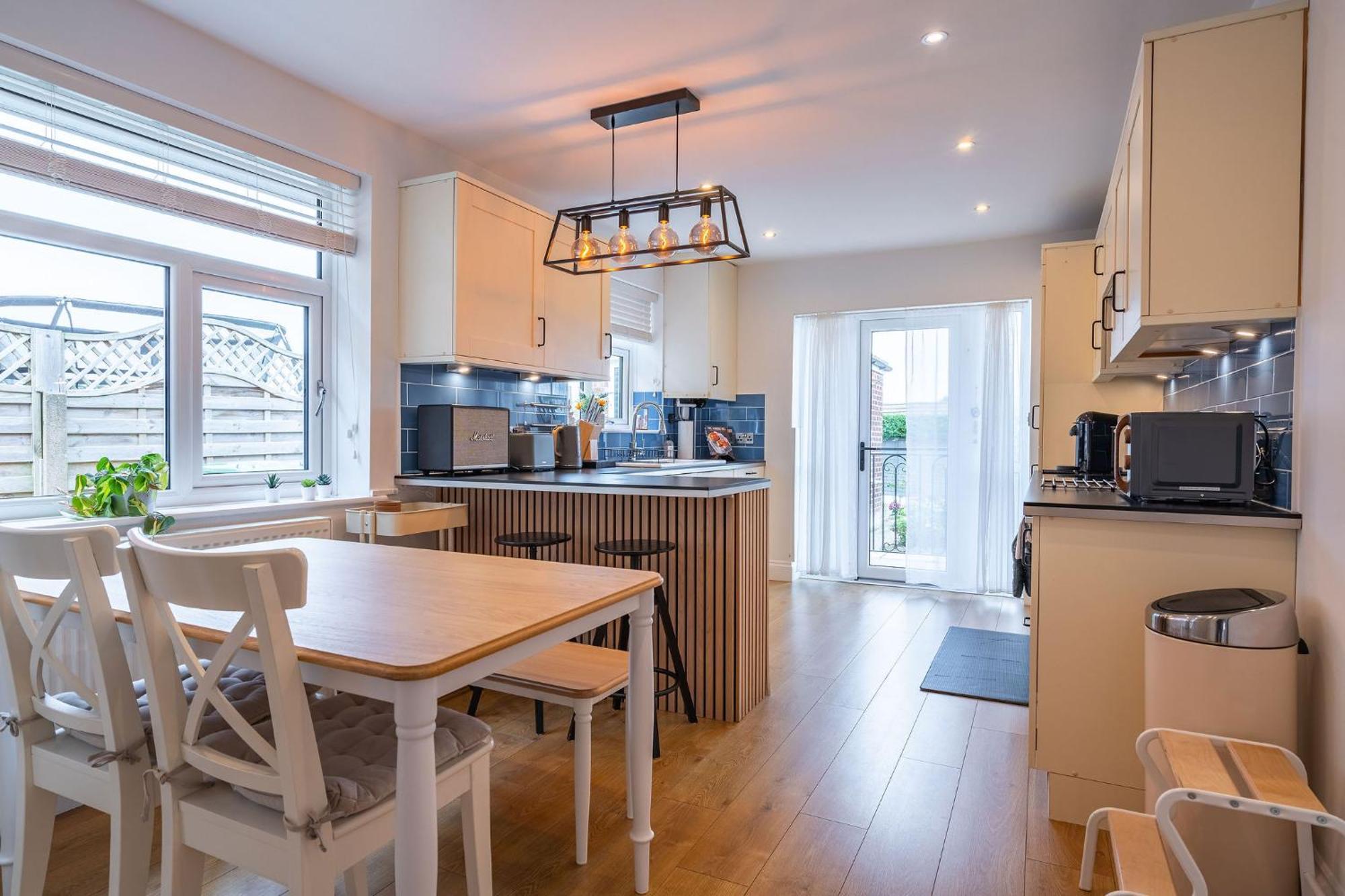 Nature Inspired Bungalow With 3 Rooms - 10 Mins From Manchester Airport Timperley Exterior foto